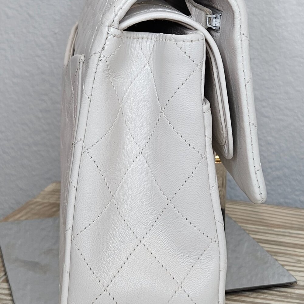 Vintage Chanel Medium 25 Classic Double Flap Lambskin Leather White and Gold - Picture 13 of 16
